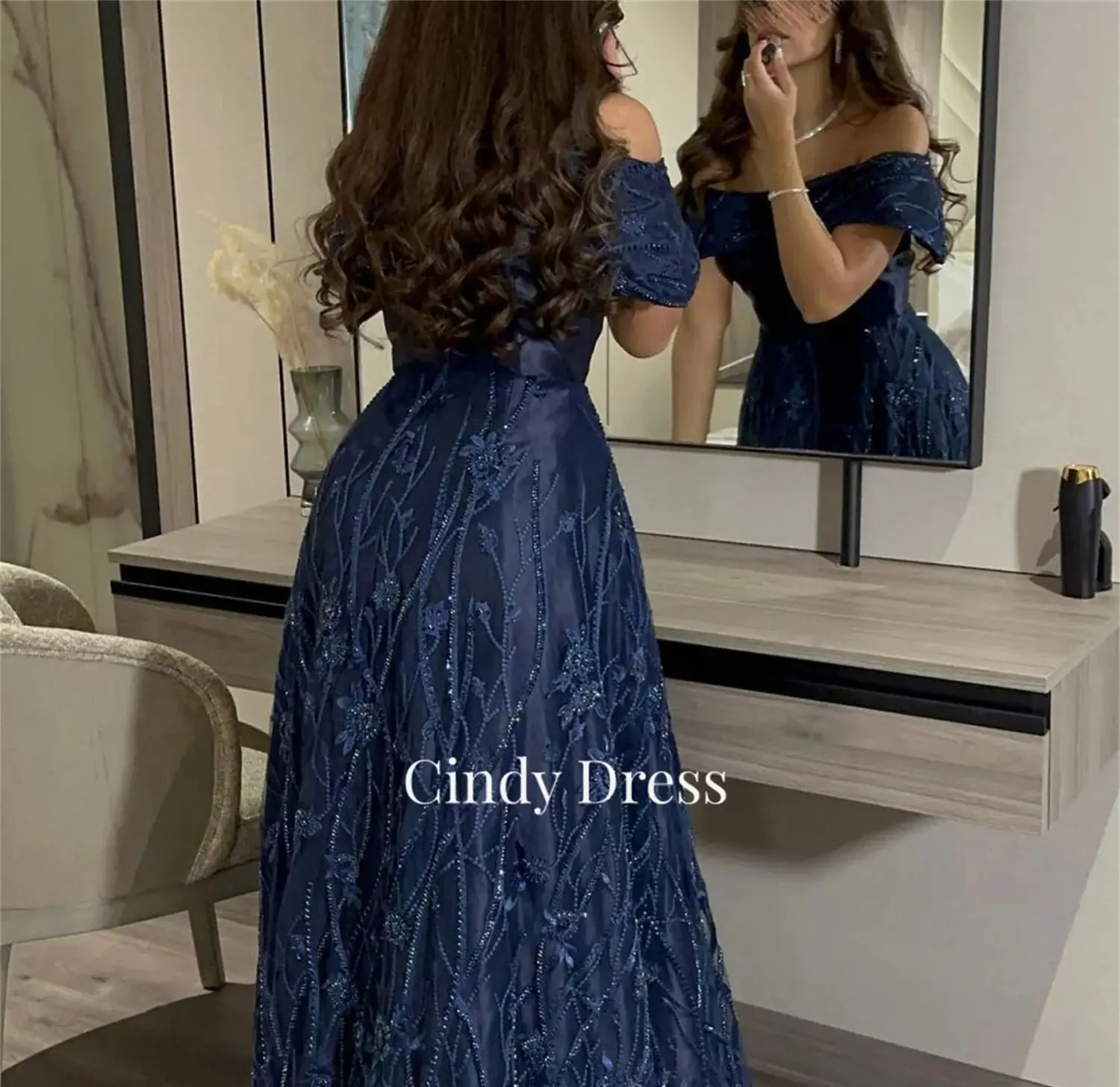Aangepaste off-the-shoulder avondjurken vrouw elegante en mooie damesjurken voor schoolfeest Eid Al-fitr glanzende marineblauwe lijn A