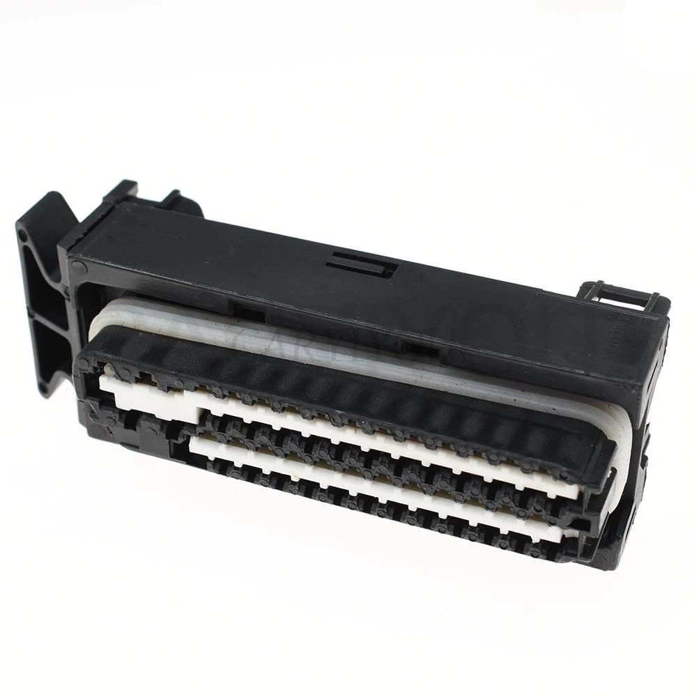 Connecteur Femelle 52 Broches C1052 La Solution Idéale pour les Réparations Automobiles Professionnelles
