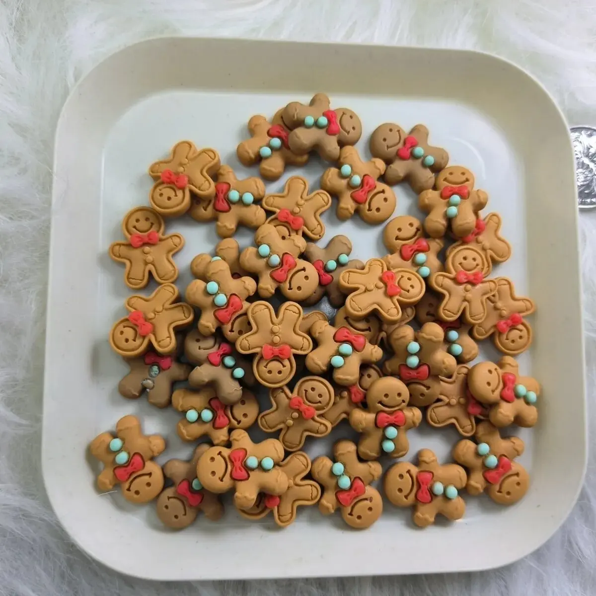 50pcs Cartoon Christmas Gingerbread Man Resin Flatback Cabochon Figurine Scrapbook Christmas Embellishment Jewelry Accessories