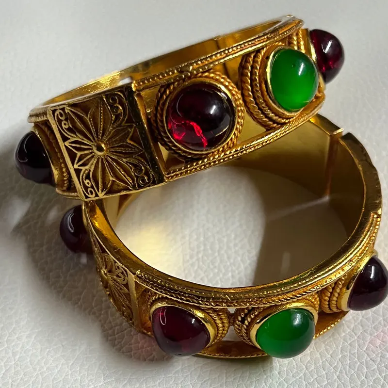 Vintage Gilded Gemstone Bangle Ornaments, a Pair of Antique-Style Copper Crafts, Old Items