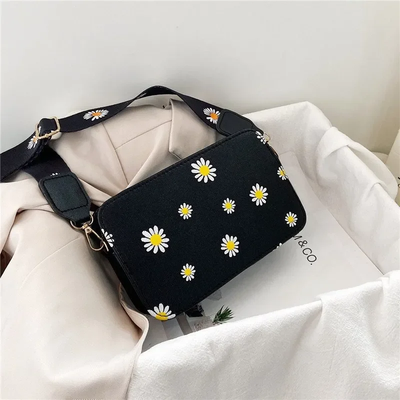 

Little daisy embroidery cute mini women's crossbody bag, small handbag, wrist guard, wallet, phone bag, coin wallet