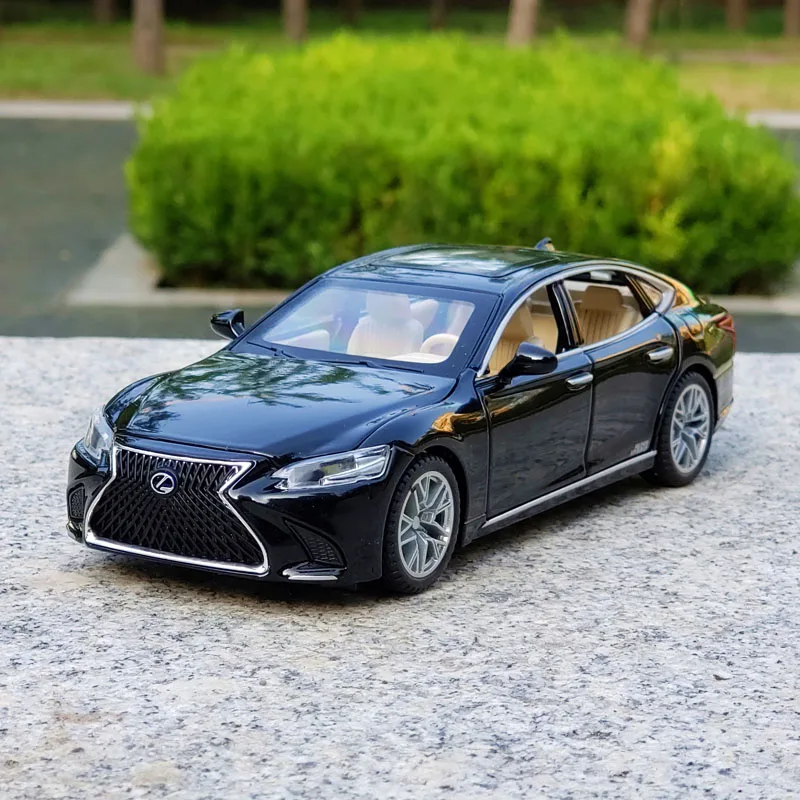 

1:32 alloy die-cast LS500 car model simulation sound and light sedan children's toys with base ornaments gift