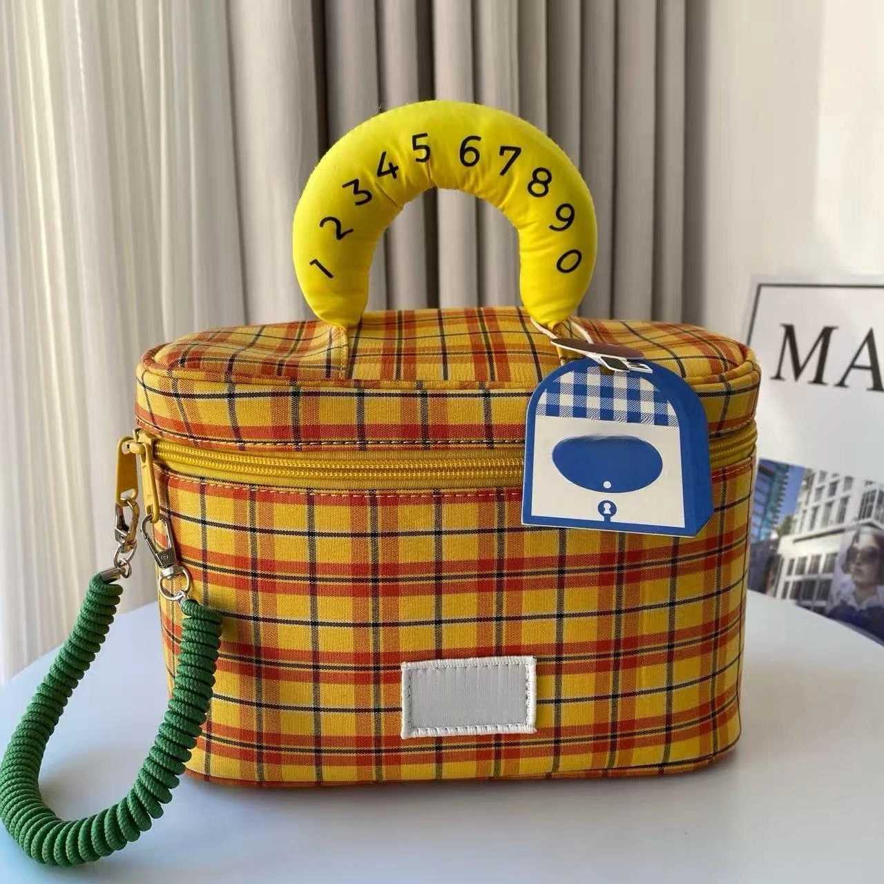 High-value cosmetic bag, new storage, storage bag, cute, portable, waterproof, washing, large-capacity camera bag, travel.