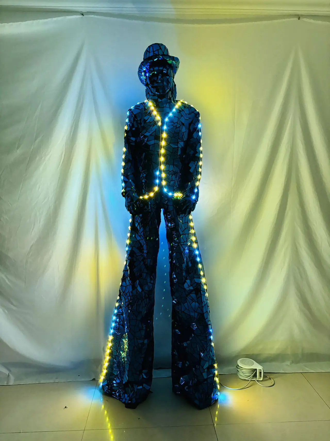 LED Stilts Walker Robots Shiny Mirror Sequin Fabric Suits Show Stage Performance Cosplay Costumes for Entertainment Events