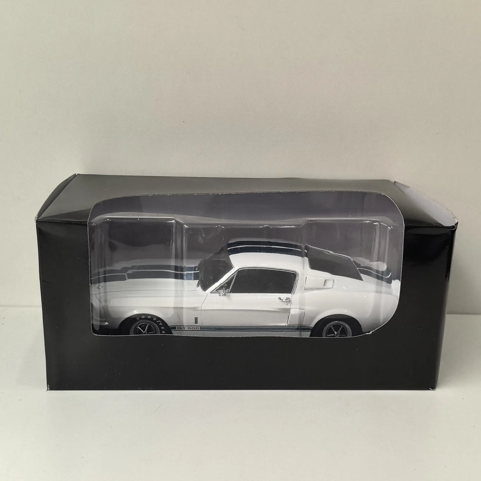 

Модель автомобиля из сплава IXO 1/24 Scale SHELBY GT500 1967 K3