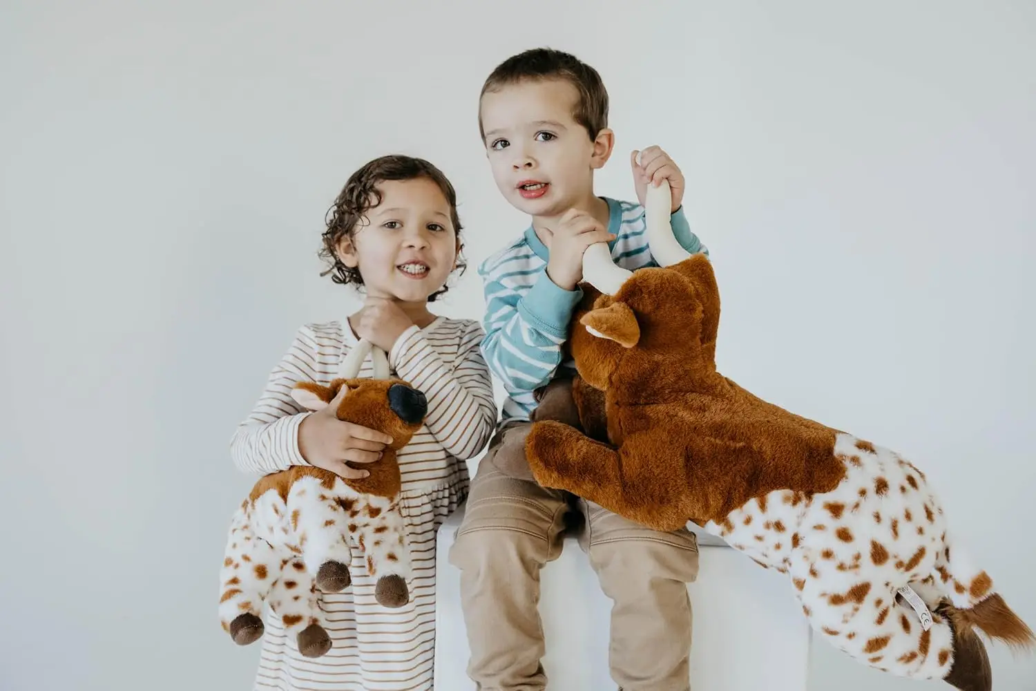 Longhorn Stuffed Animal Plush Toy, 24-Inch Soft Plush Gift for Kids
