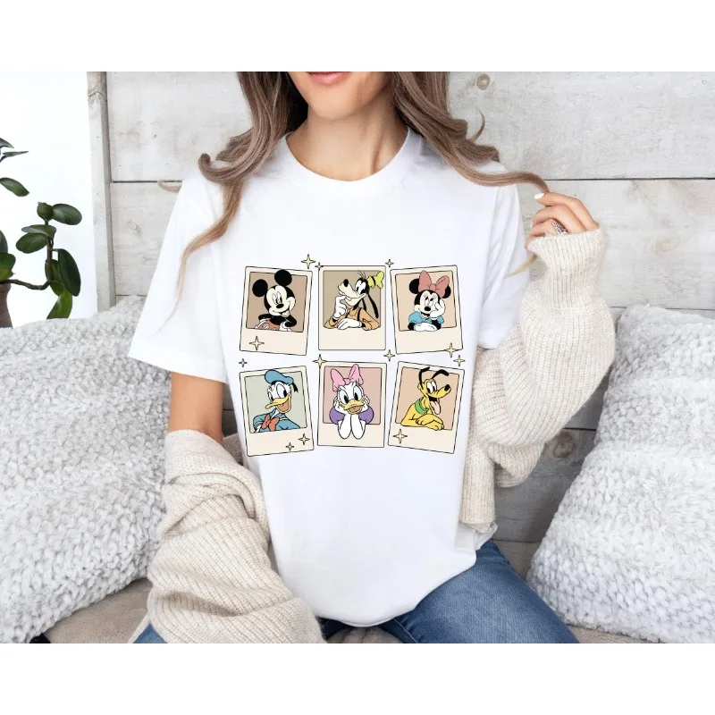 เสื้อฤดูร้อนปี 2025 รุ่นใหม่ เสื้อพอลารอยด์ลายมิกกี้และผองเพื่อน เสื้อสวนสนุก เสื้อคอร์ท เสื้อท่องเที่ยว ไซส์ใหญ่