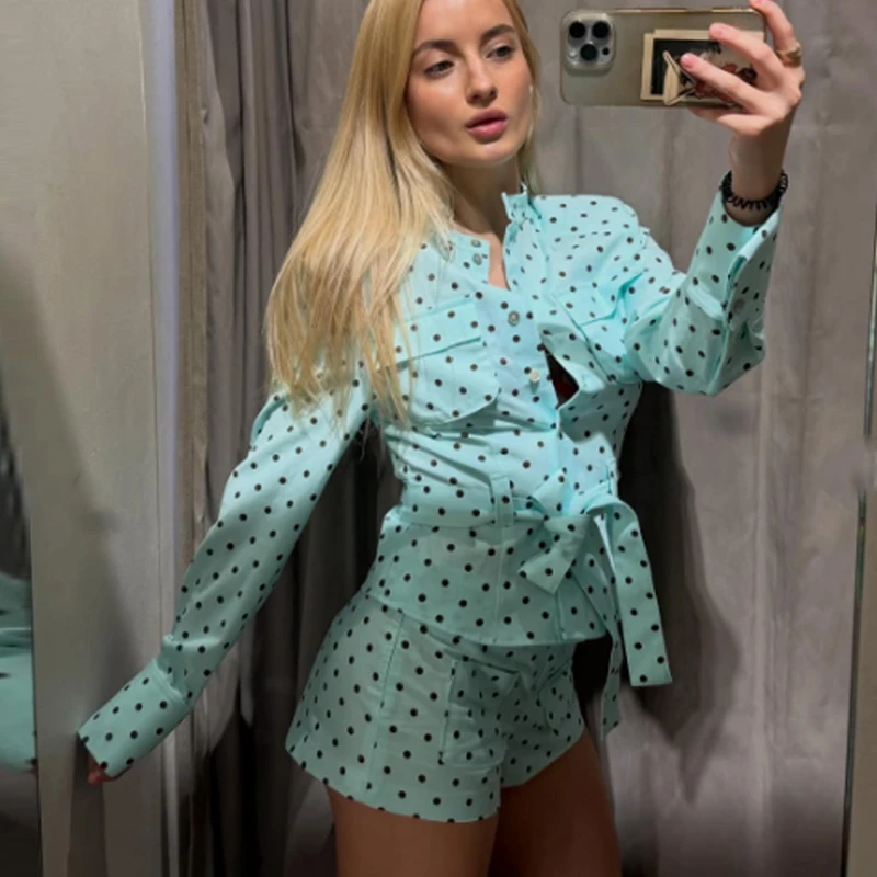 HXAO Damen-Set mit gepunkteten Mini-Shorts und langärmeliger Bluse für den Sommer, niedliche Vintage-Urlaubsoutfits – Detail 2