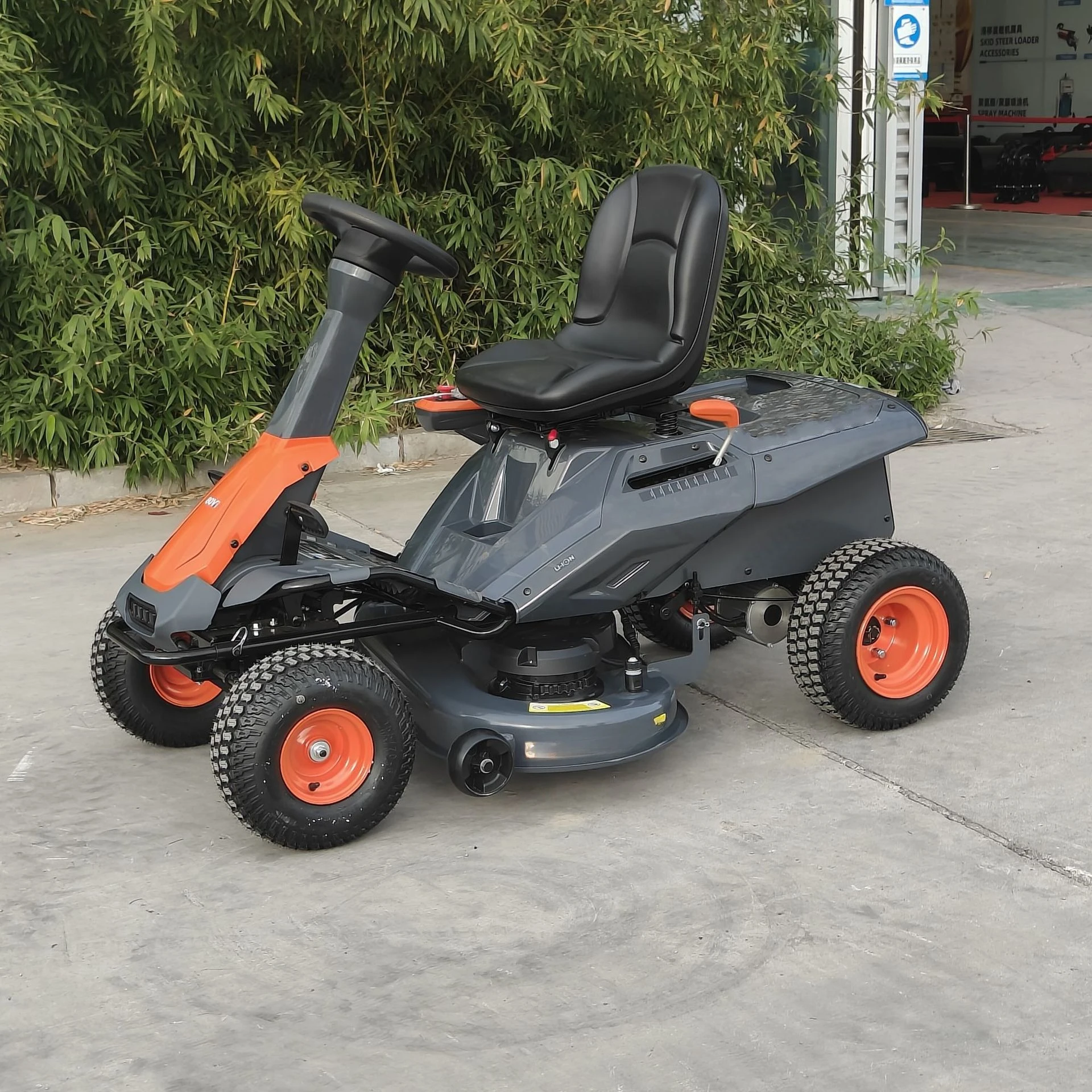 Electric ride-on lawn mower, agricultural wheeled charging large battery life lawn shredder
