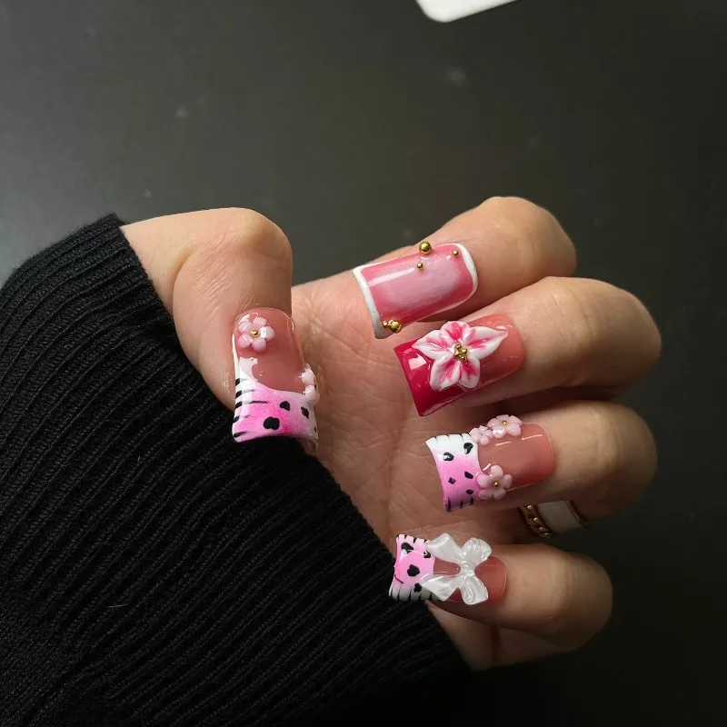 10 pièces à la main Kawaii ongles rose imprimé léopard presse sur ongles 3D arc conception florale mignon bec de canard faux ongles doux Dessert Style