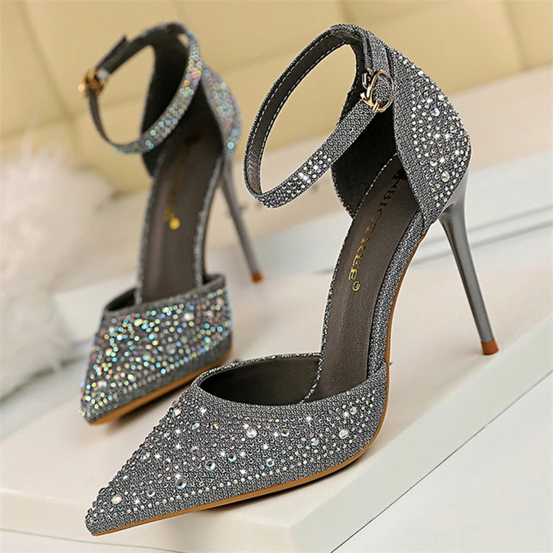 Summer New Fashion Shoes Shiny Rhinestones Designer Heels Wedding Banquet Shoes Crystal Sequined Women Pumps Golden Sandals