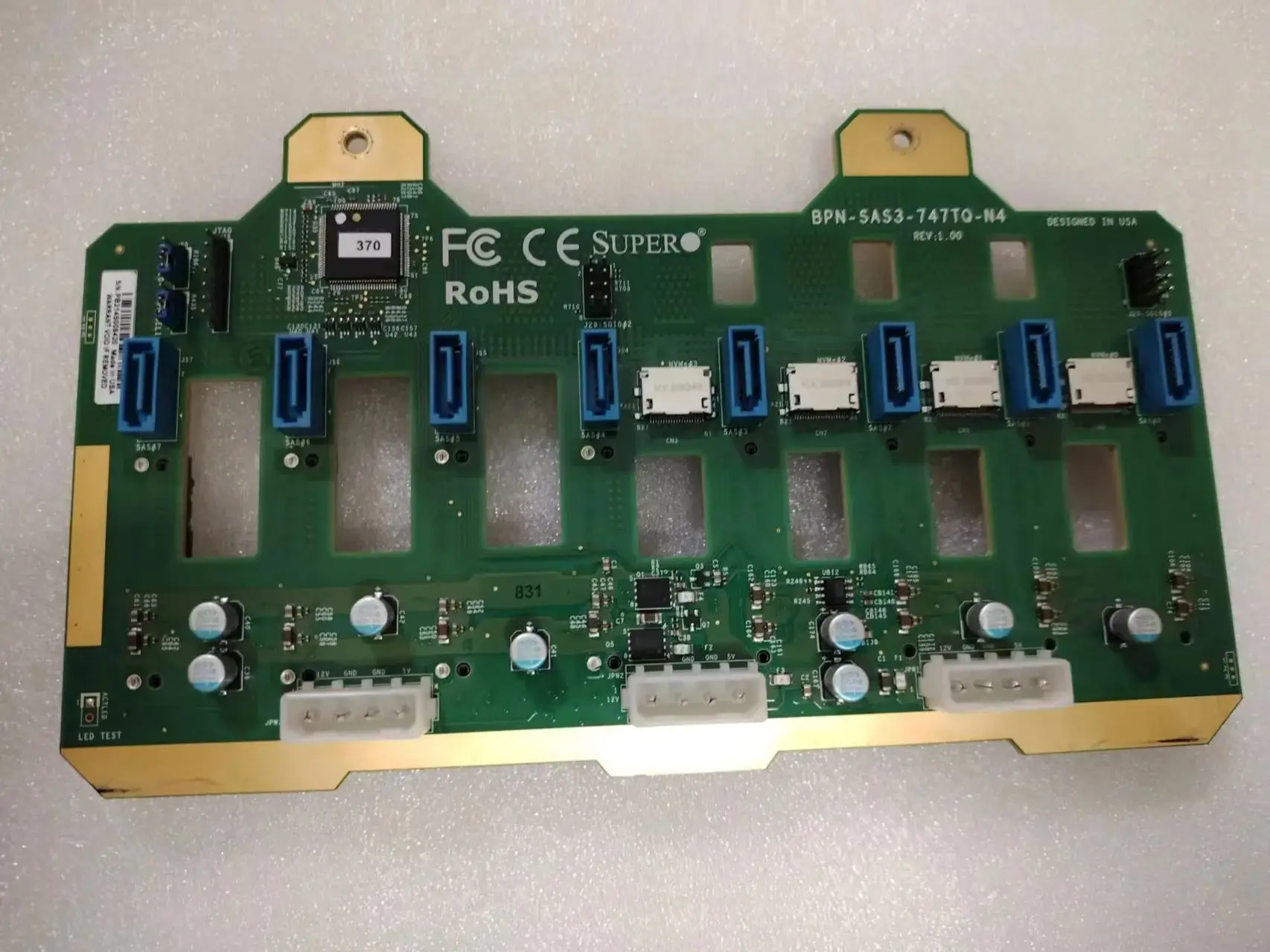 Server-Festplatten-Backplane BPN-SAS3-747TQ-N4 unterstützt SATA 4 NVME
