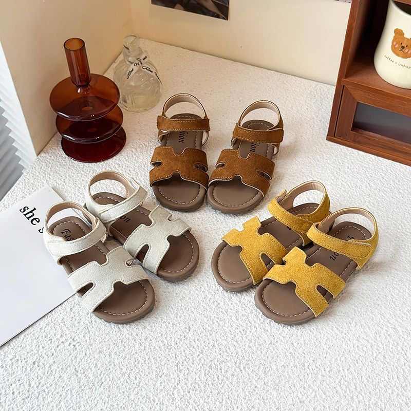 

Весенние сандалии для мальчиков и девочек с открытым носком на липучке, удобные повседневные детские туфли на плоской подошве, однотонные, нескользящие, модные, универсальные детские туфли