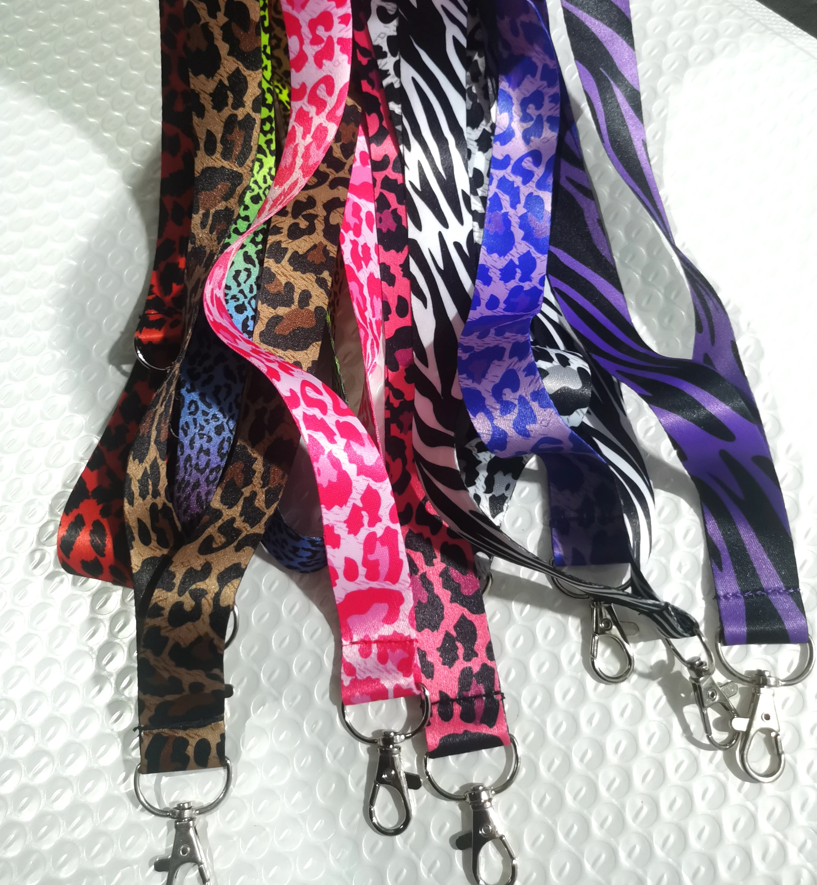 10-pcs-cordoes-com-estampa-de-leopardo-e-listras-de-zebra-alca-de-pescoco-para-cartao-chaveiro-faca-voce-mesmo