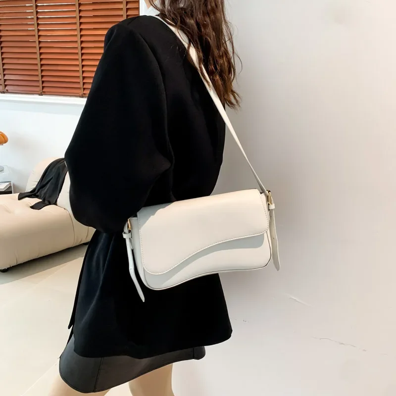 Vintage Leather Crossbody Bags for Women 2024 Designer Female Small Flap Shoulder Underarm Bag Armpit Handbags and Purses