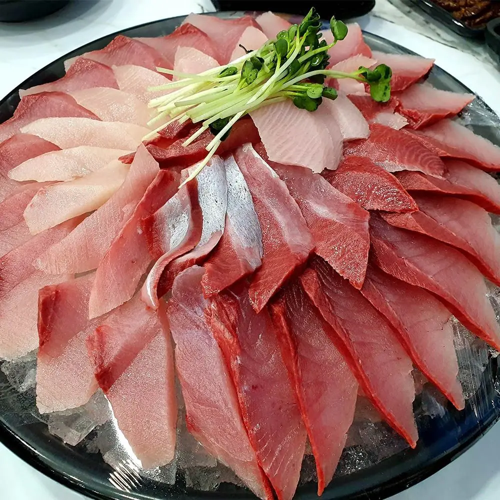 500 جرام من فيليه السمك المحلي، زجاجة واحدة من صلصة الصويا، قطعتان من الكيمتشي