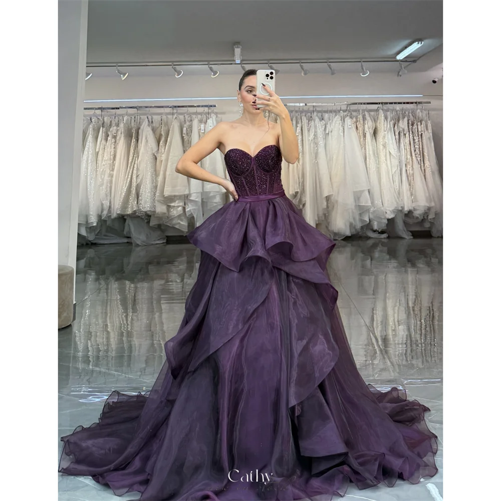 كاثي مخصص الأرجواني الحبيب الرقبة المتدرج كشكش فستان الحفلة الراقصة مشد بلا أكمام vestidos de noiva الراين مساء رسمي