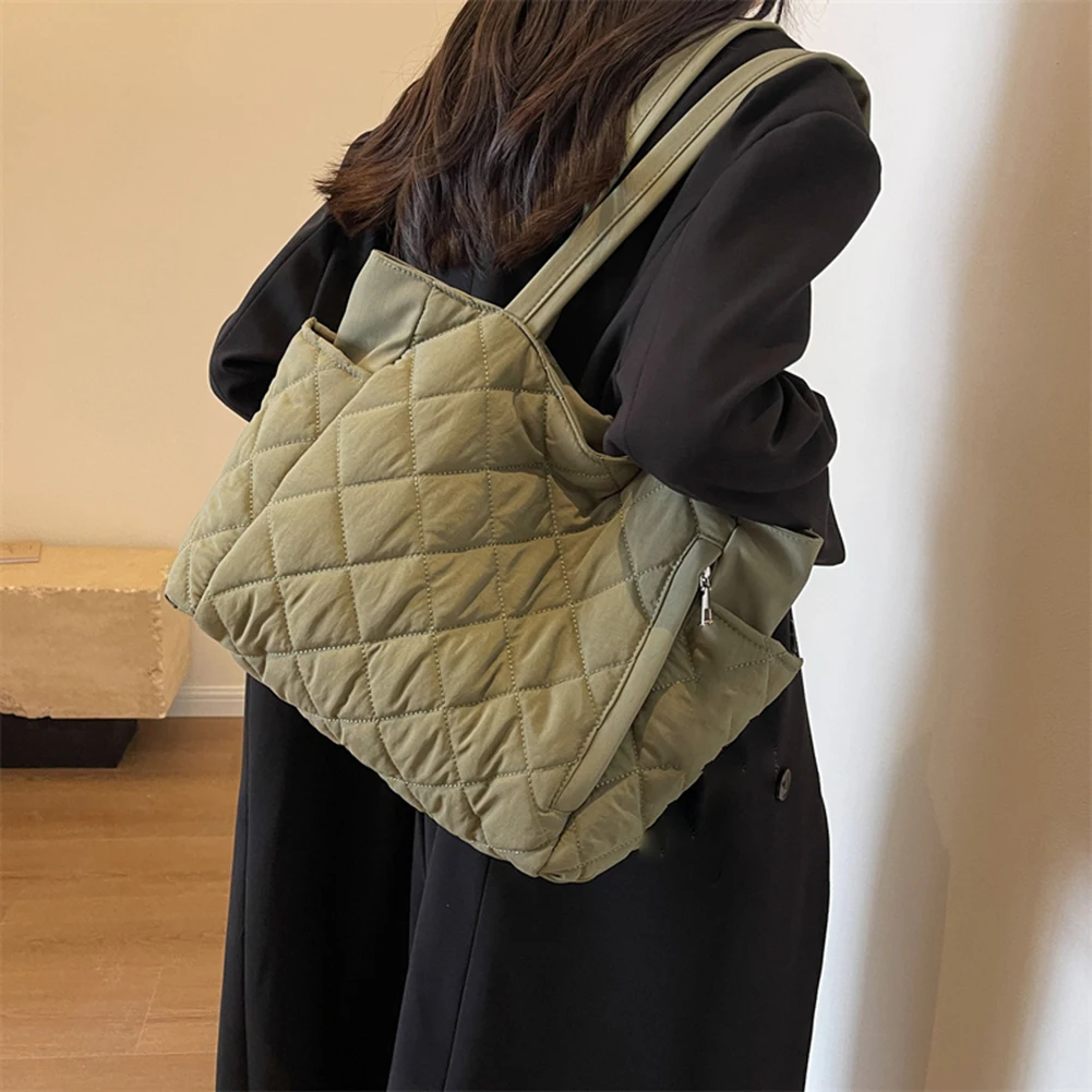 Women Lightweight Handbag Casual Crossbody Bag Adjustable Strap Diamond Quilted Tote Bag Padding Shoulder Bag Slouchy Travel Bag