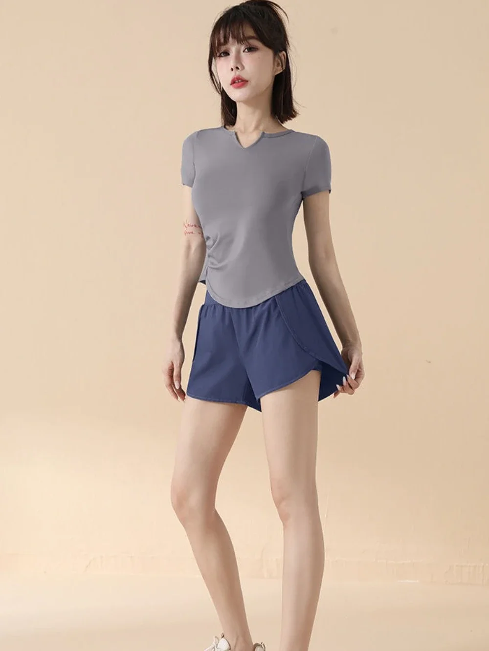 

Short Sets for Women 2 Pieces Tracksuit Comfortable Small V-neck Woman Shorts T Shirt Novelty In Trends Light Ensembles Kit Full
