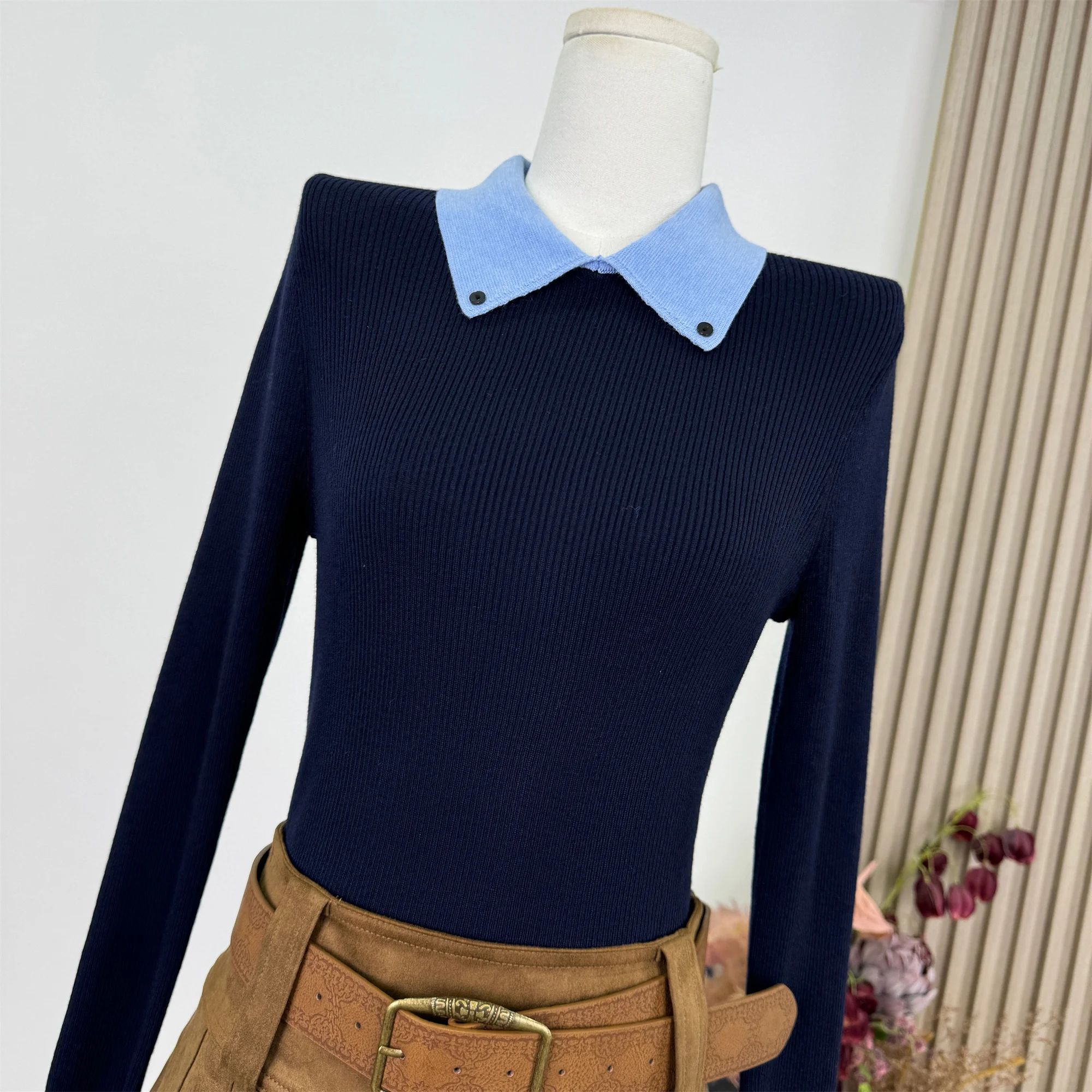 Elegancki, dopasowany sweter damski z długim rękawem, kołnierzykiem polo, dzianinowy, modny, z blokami kolorów, nowość na jesień i zimę, pulowery C224