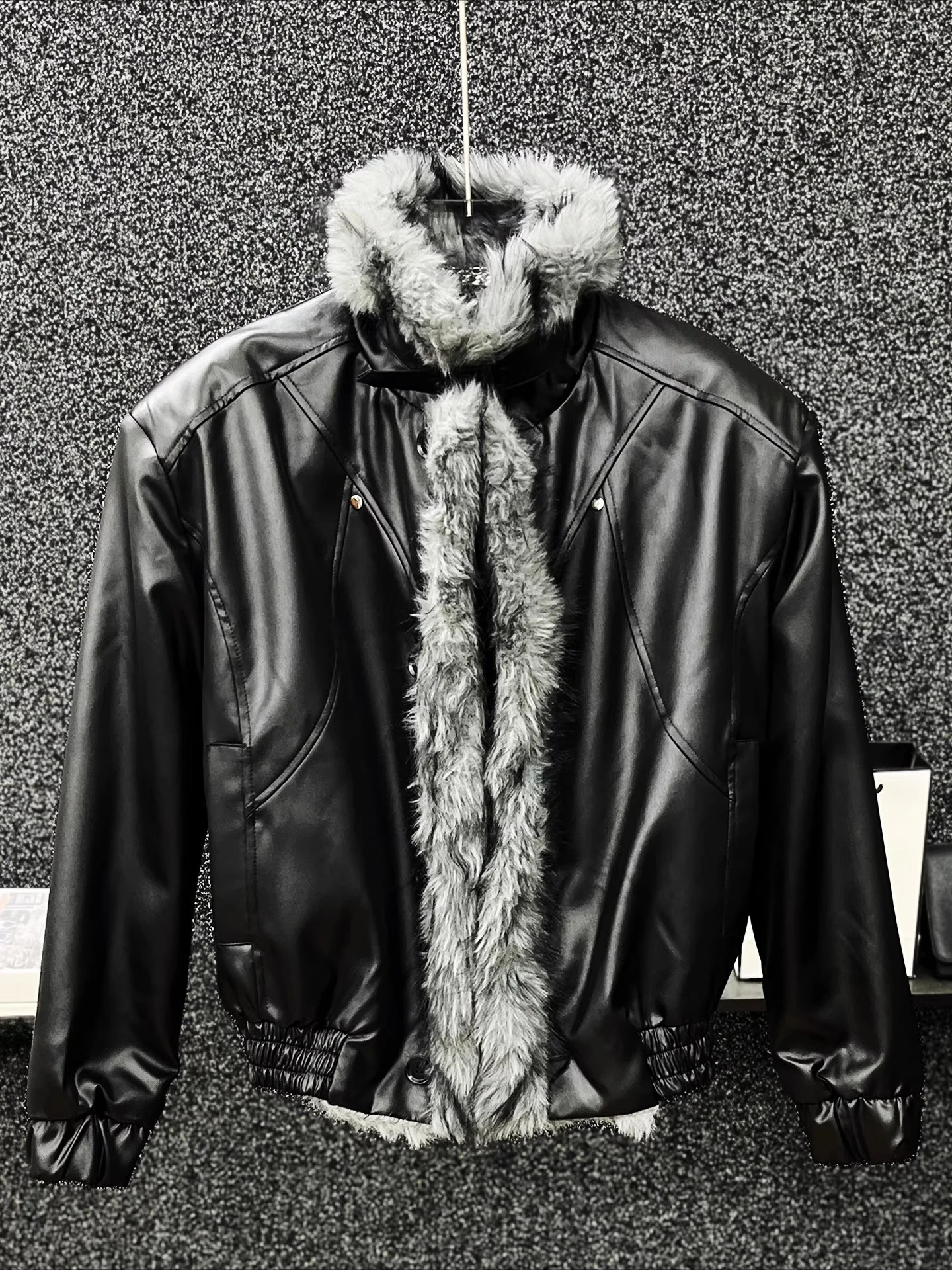 الراقية فو الفراء طوق سميكة السترات الرجال 2025 شتاء جديد على الوجهين ارتداء فو سترات من الفرو الذكور وسيم معاطف بسيطة