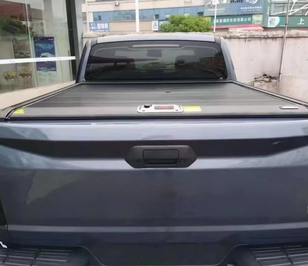 

Grand Avenue anti pressure aluminum roller blind with N-lock, manual retractable flip cover