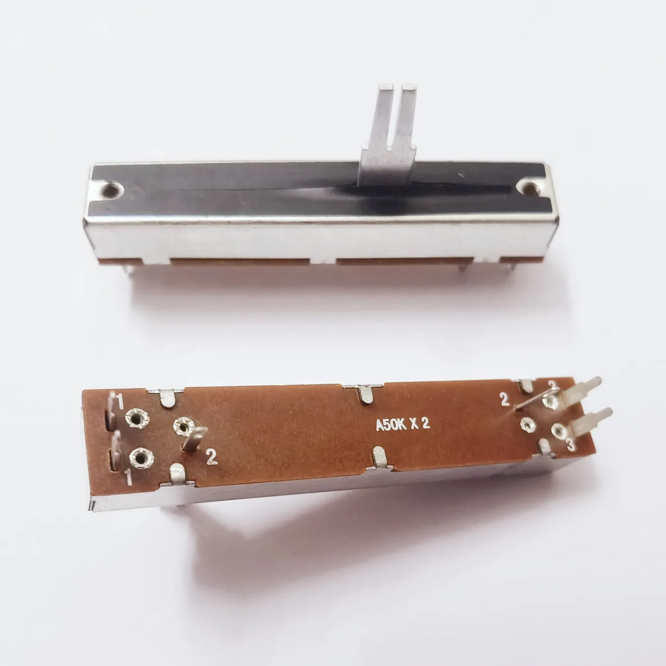 

Original new 100% SL-458G B100K A50K B50K double straight sliding potentiometer handle length 20A6 (SWITCH)