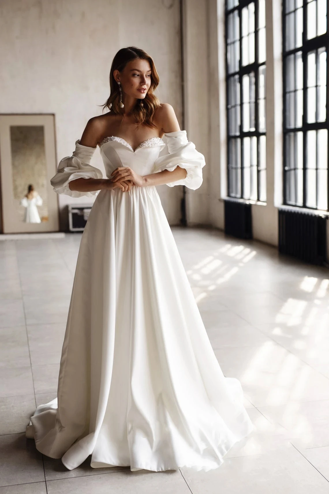 

Haohao 2024 Sweetheart Neck Strapless Satin Wedding Dress Detachable Lantern Sleeves Backless Robe De Mariée With Long Train