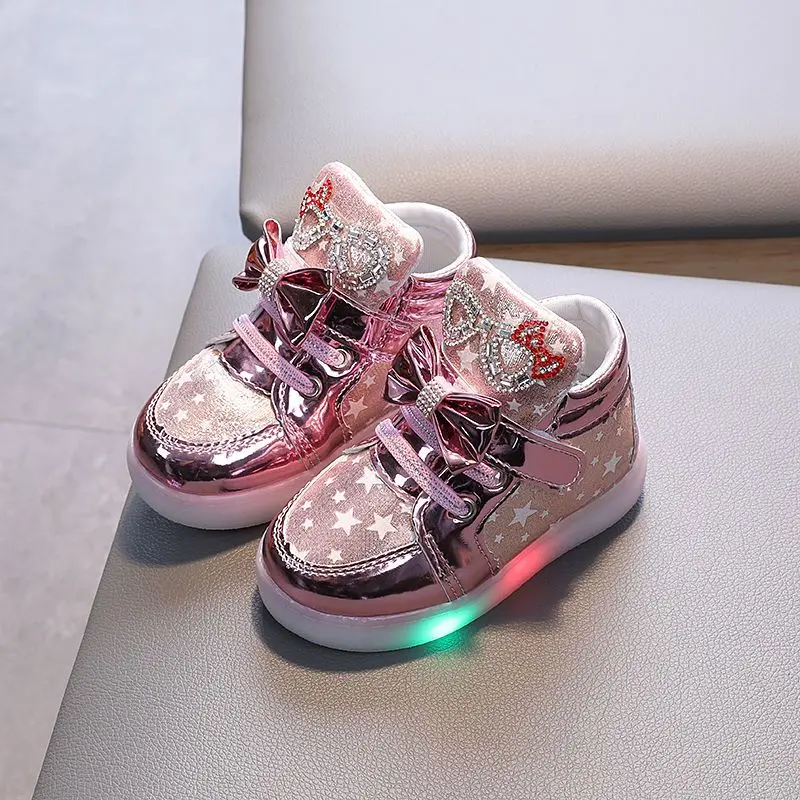 2026 New Girls LED Light Up Kids Sneakers Outdoor Fashion Soft Sole Anti Slip Casual Shoes for Baby
