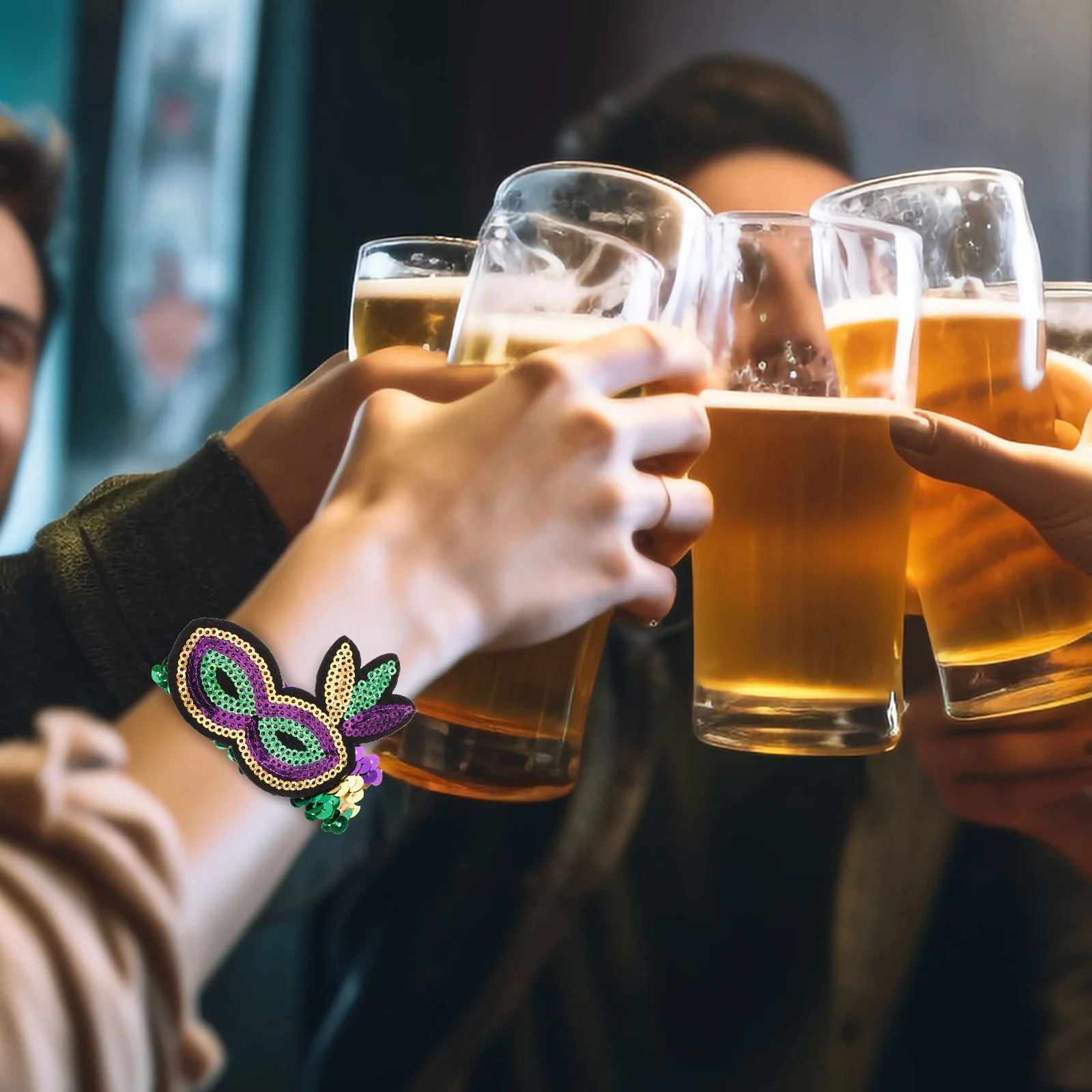 กำไลข้อมือกลิตเตอร์ลายใบโคลเวอร์ 2 ชิ้น สำหรับวันเซนต์แพทริก ดีไซน์ผ้าปิดตา ยืดหยุ่นได้ เหมาะสำหรับงานปาร์ตี้ไอริช การเต้นรำ เทศกาล และถ่ายรูป