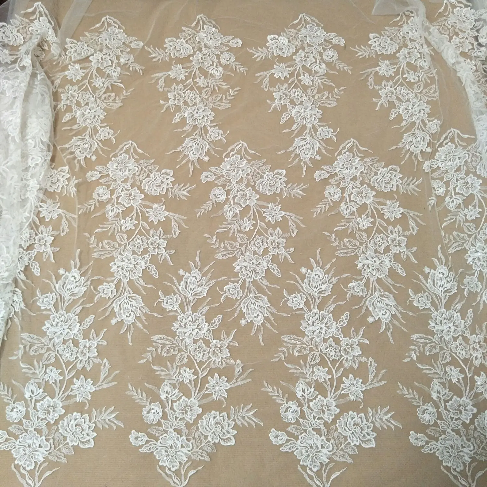 Descuento Tela de encaje floral para vestidos de novia tela blanca marfil con lentejuelas de 130cm de ancho vendido por yarda