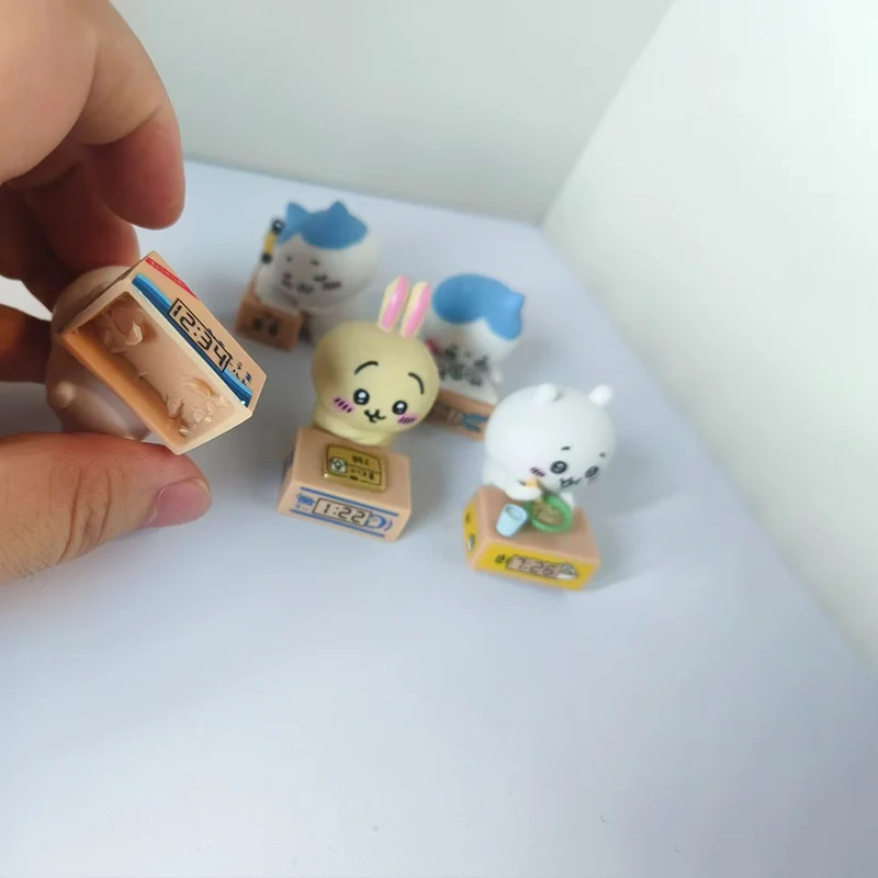 치이카와 책상 만화 장식품 귀여운 만화 모델 장난감 케이스 자동차 장식품 하치와레 우사기 자동차 액세서리 친구 선물