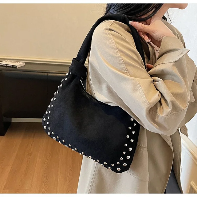 

Sophisticated Ladies Messenger Bag Made Of Nubuck Leather Boasting Trendy Ireland High-End Lightweight Soft Daily Look