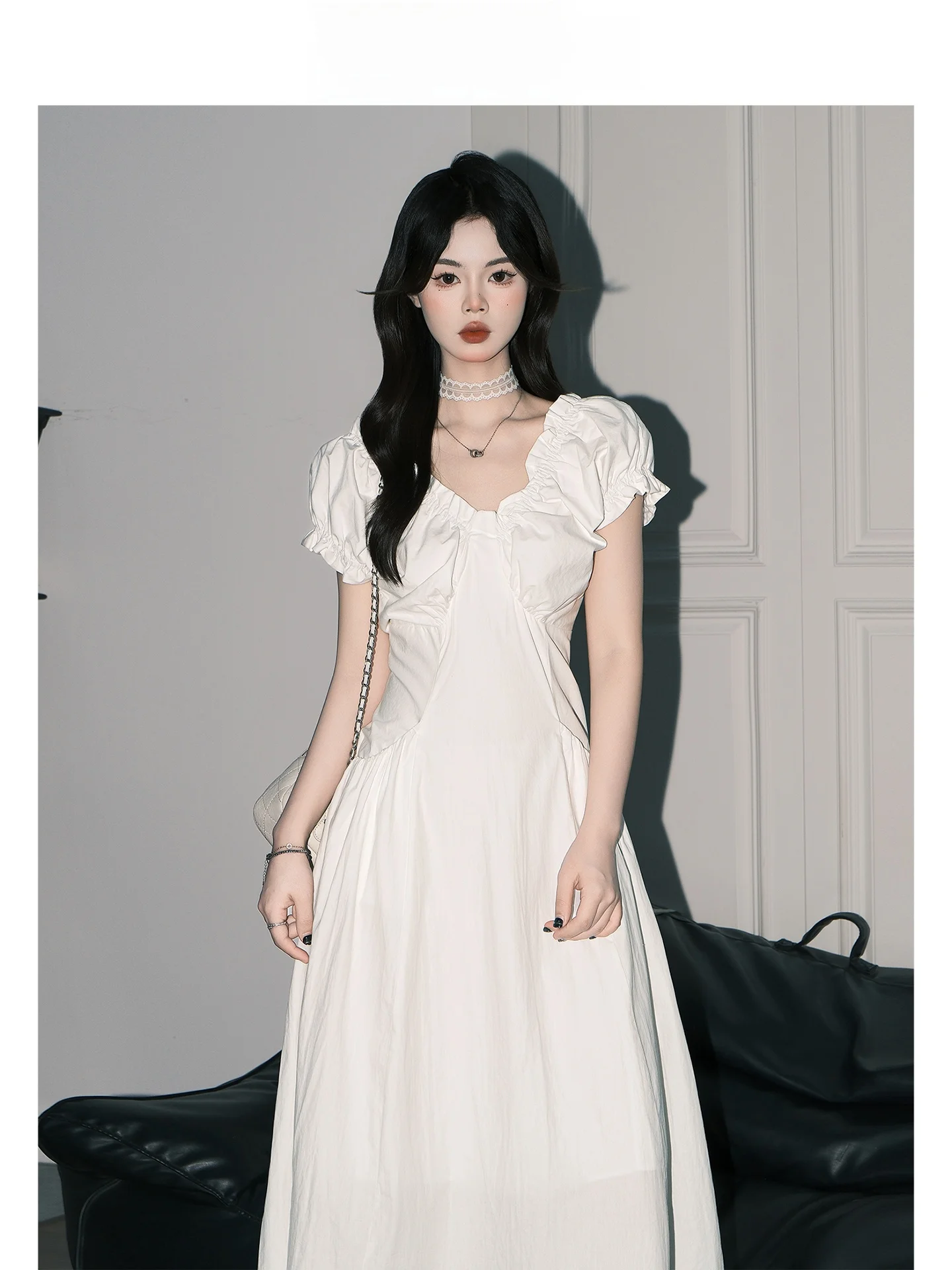 Vestido Feminino Forever 21 Branco com Decote V e Mangas Bufantes, Vestido Maxi Godê Doce com Renda e Cintura Marcada, Casual de Verão