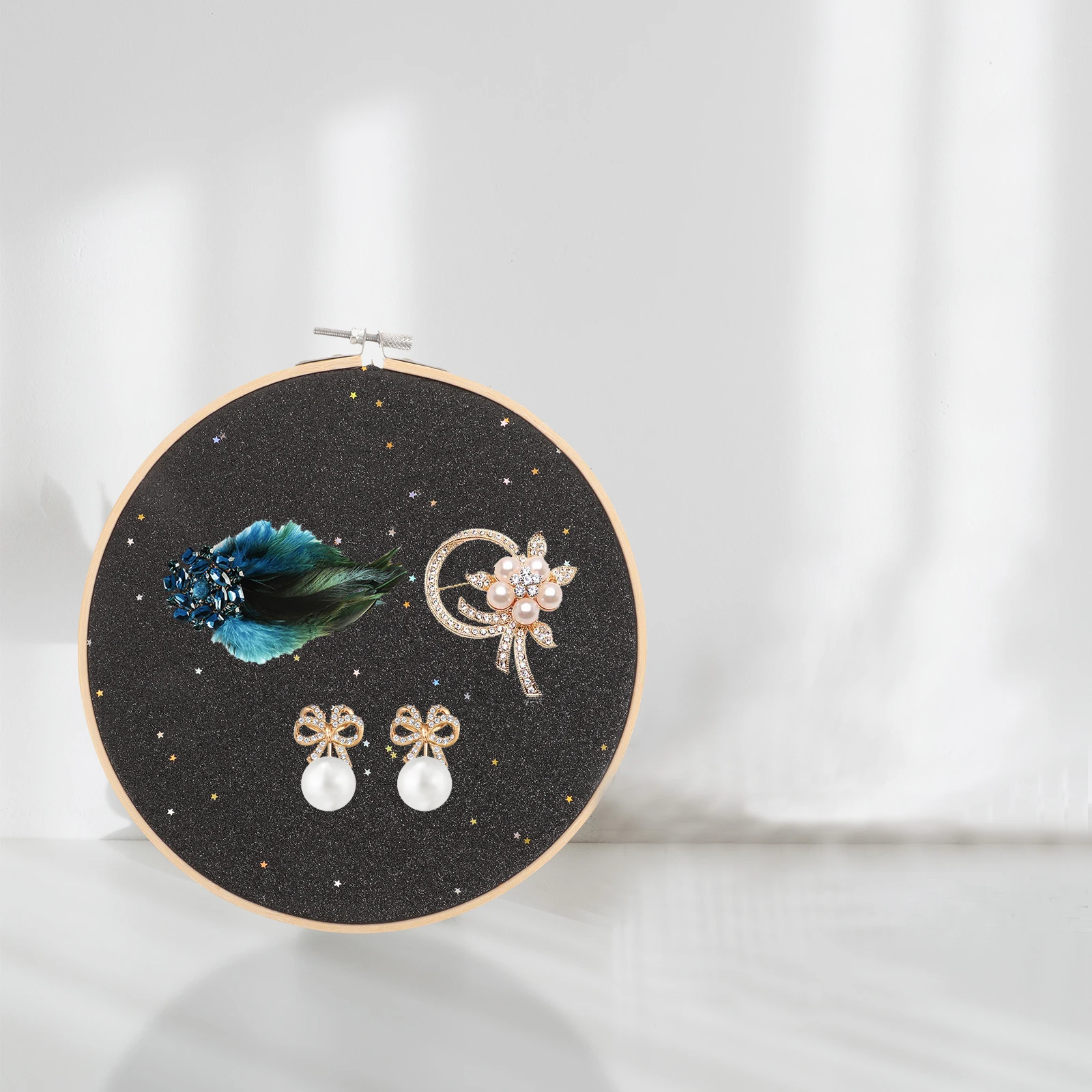 

Round Brooch Banner Black Canvas Simulated Glitter Pin Wall Display Banner Party Wedding Decoration Badge Brooch