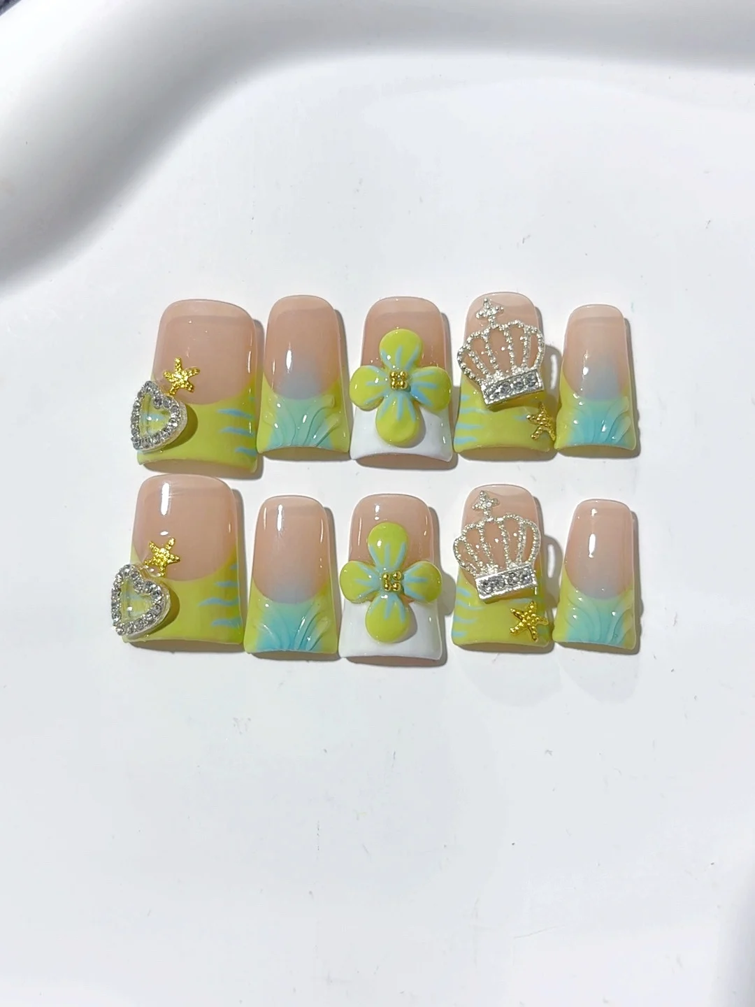 

Light Green Crown Love Nail Art Youthful Sweet Style Fashion Manicure (L241)