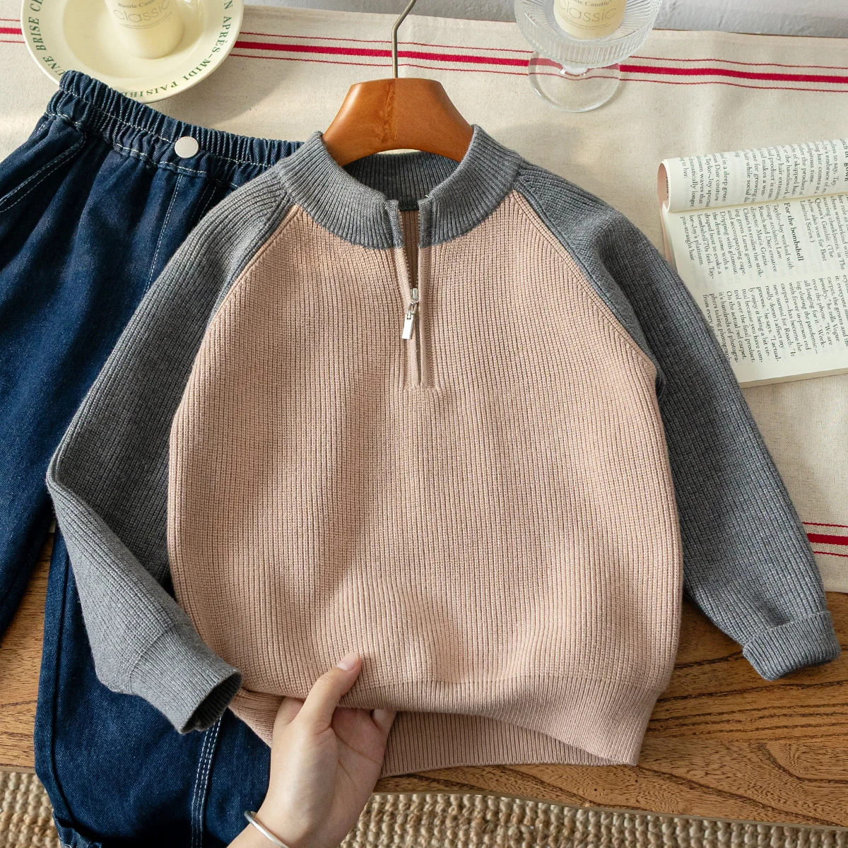 Boys' long sleeved sweater knitted contrasting pullover suitable for daily leisure, campus spring and autumn, winter