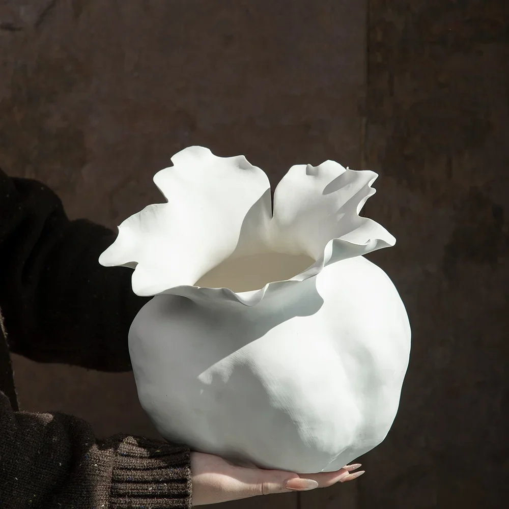 Creative White Ceramic Vase Take A Prone Position Irregularity Flower Vase Hand-made Ornaments Floral Arrangement Accessories