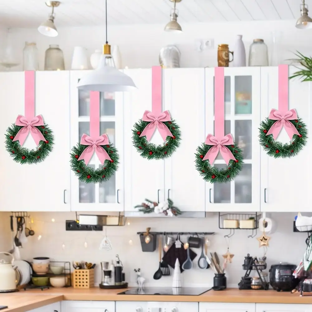 إكليل عيد الميلاد الاصطناعي أكاليل خزانة المطبخ الاحتفالية لعيد الميلاد مع لهجات التوت الشريط لنافذة الباب الأمامي للمزرعة