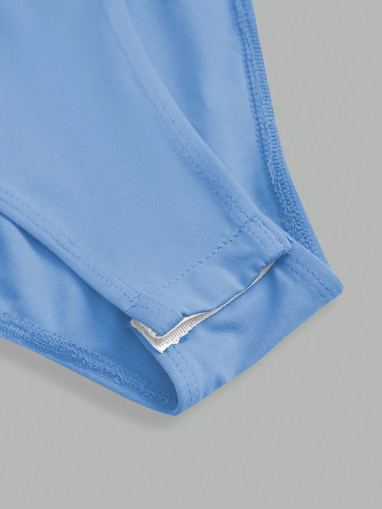 

The new 5-piece women's tight-fitting top with a round neck is casual and versatile for spring, summer and autumn