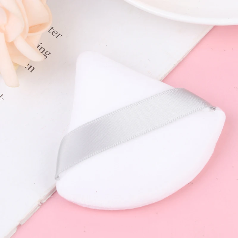 4 szt. Trójkątny aksamitny puszek kosmetyczny do makijażu sypki proszek aplikacja gąbki kontur twarzy cień podkład ustawienie puszek do makijażu