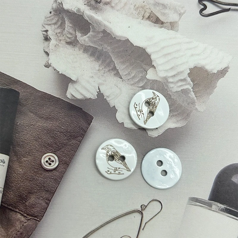 10pcs 2-hole Shell Buttons Retro Bird Pattern 12.5mm Round White Shell Buttons Clothing Accessories