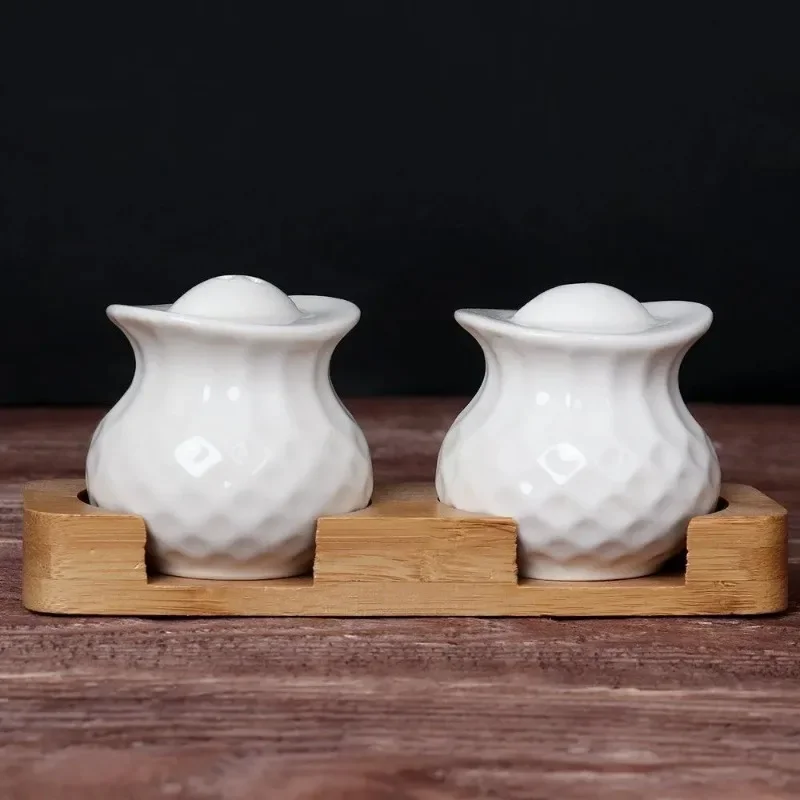 Creative Irregular Shape Ceramic Relief Seasoning Bottle Set Nordic White Pepper Bottle A Pair of Salt Boxes Kitchen Supplies