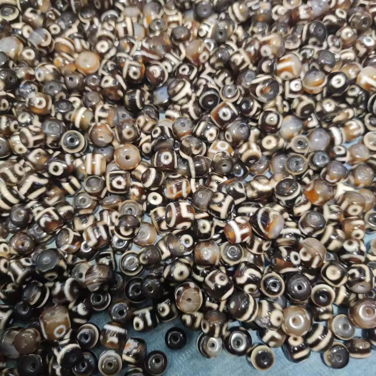 50pcs/lot natural old agate dzi broken beads wholesale Black and white Bracelet Accessories Handmade beads Ethnography amulet