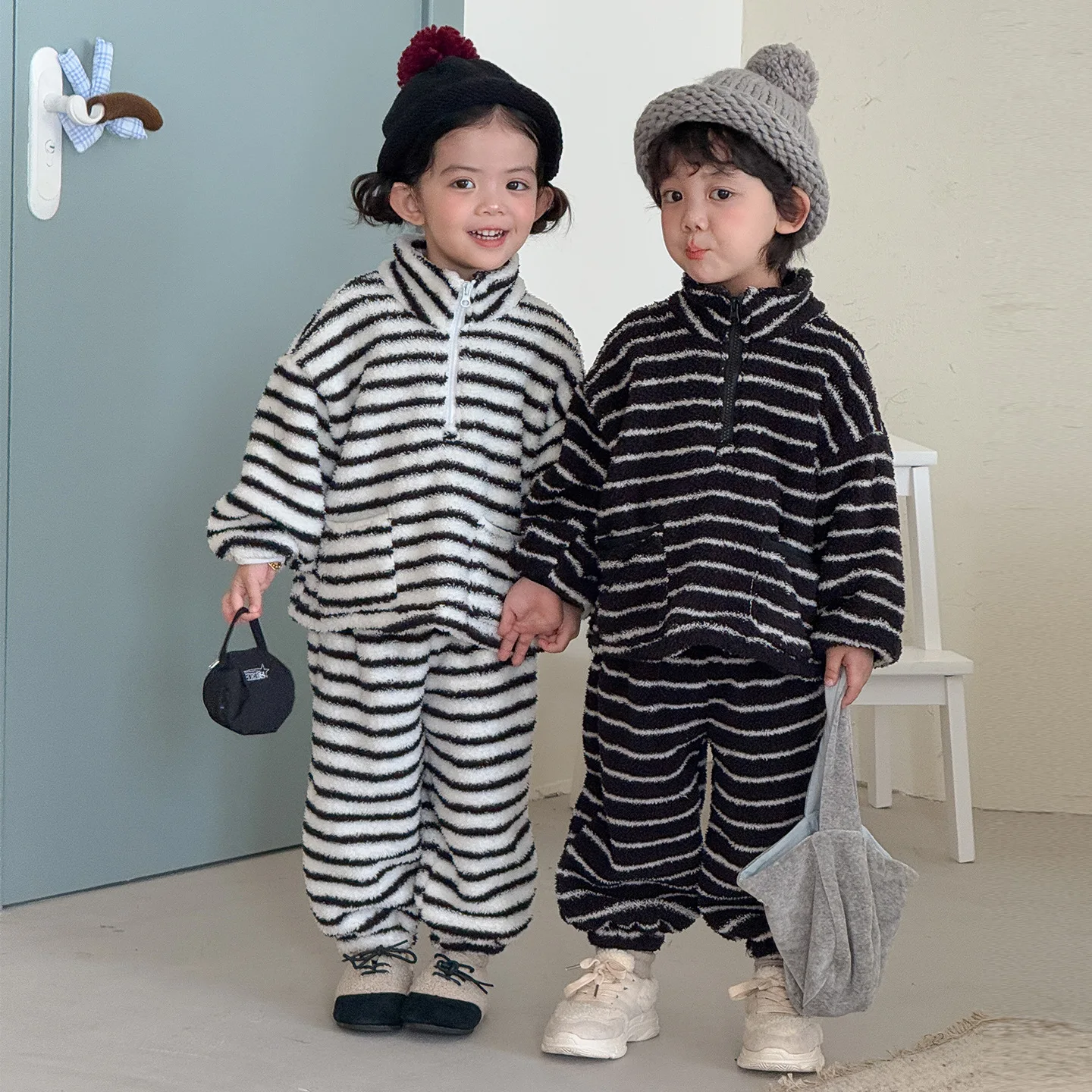 2026 Winter New Children Coral Fleece Home Clothes Set Plus Velvet Thick Boys Girls Striped Pajamas 2pcs Suit Kids Outfits