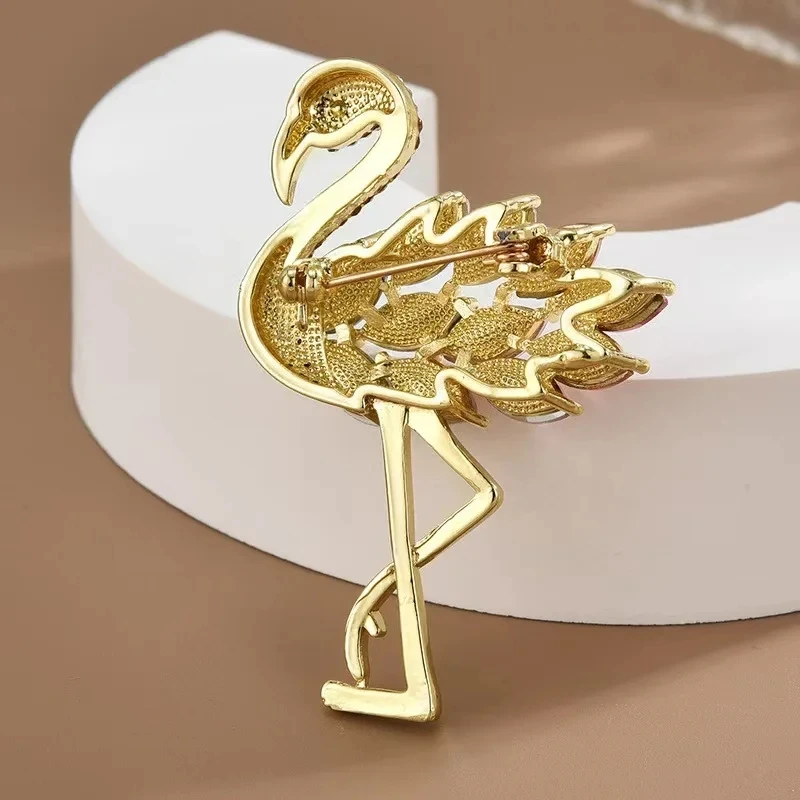 Trendy White Pink Crystal Flamingo Bird Brooches For Women Luxury Animal Inlaid Rhinestone Metal Brooch Pins Party Jewelry Gifts