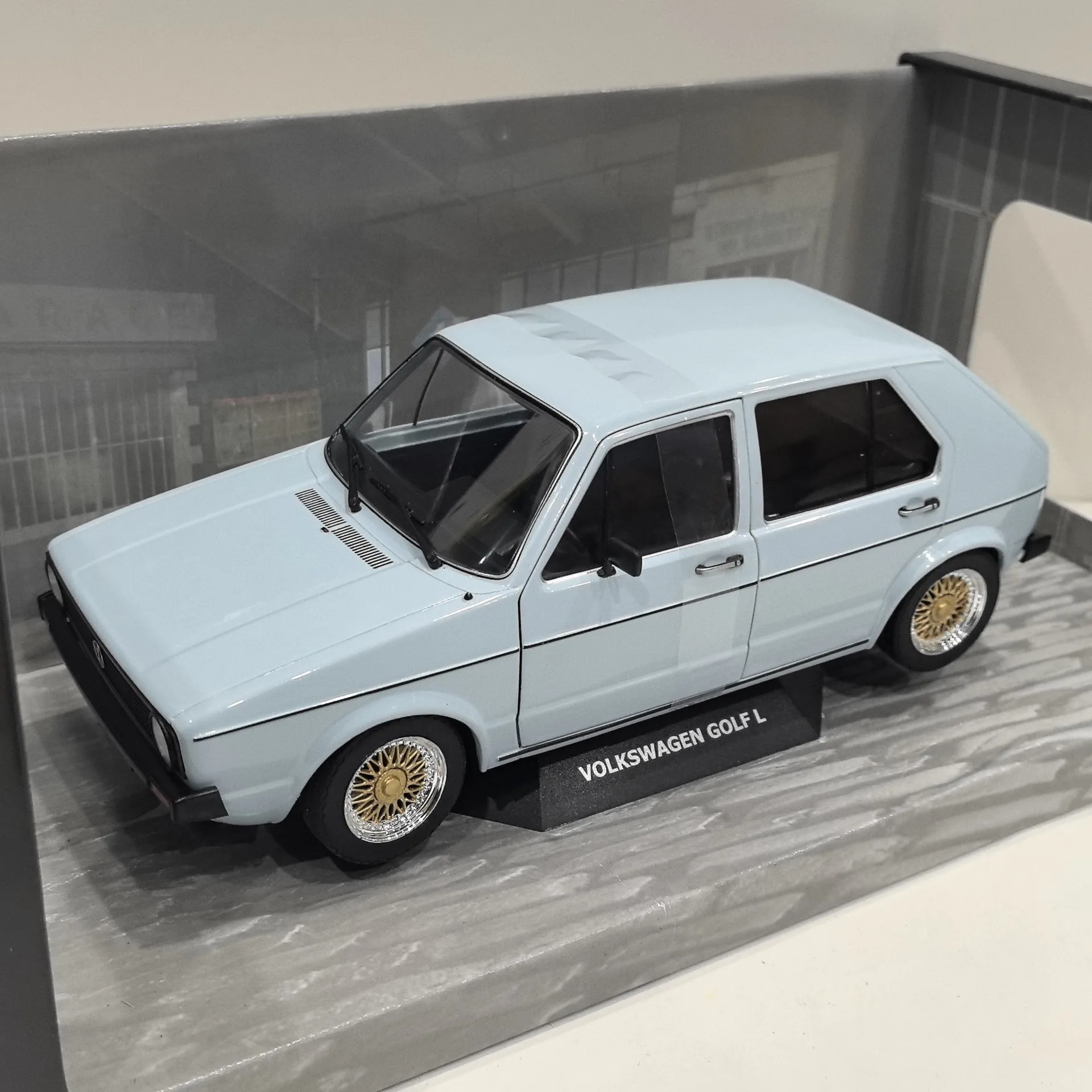 

Diecast SOLIDO 1/18 Scale VW GOLF L 1983 VW Alloy Car Model Collectible Toy Gift Souvenir Display Ornament