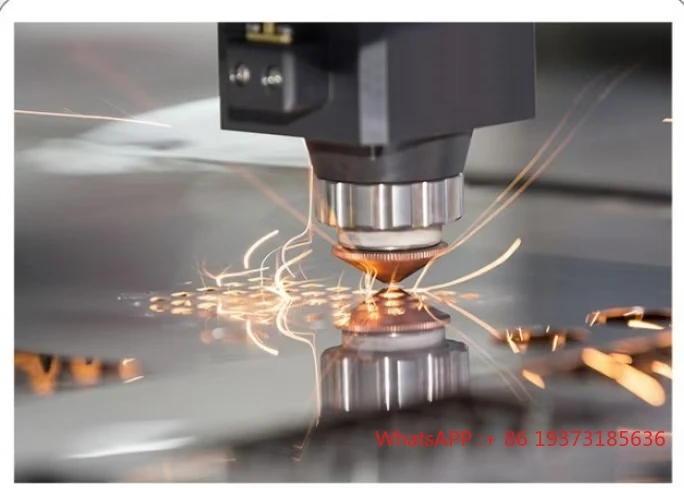 Automatic Small   Cutting Machines 1500-6000W Power Raytools   Source & 5210H Control System for Metal