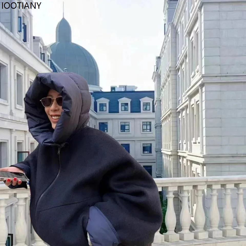 เสื้อแจ็คเก็ตผู้หญิงแบบมีฮู้ด สีเขียว สไตล์ลำลอง ซิปหน้า แขนยาว ทรงครอป ผ้าขนสัตว์สองด้าน ให้ความอบอุ่น เหมาะสำหรับใส่เที่ยวเล่น สตรีทแวร์ รุ่นปี 2026