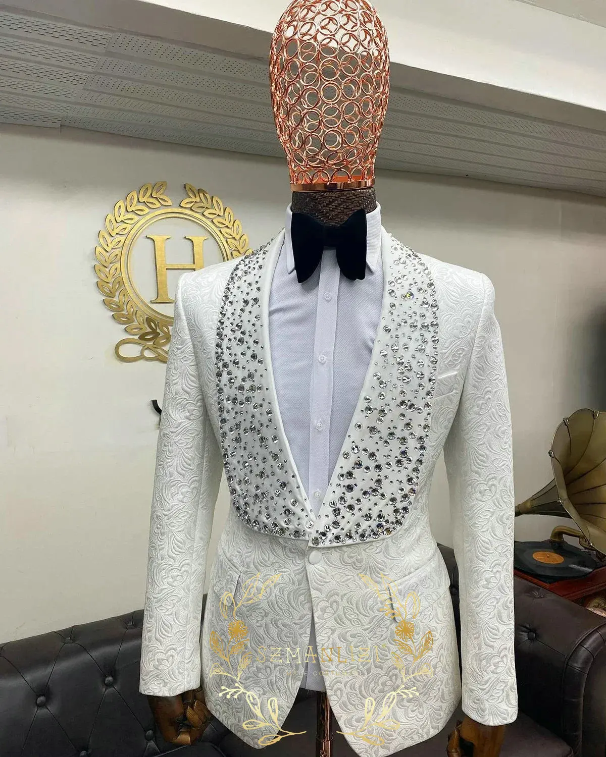 Floral Jacquard Wedding Suits For Men Slim Fit Bridegroom Tuxedos Crystals Beading Shawl Lapel Jacket Pants 2 Pieces Blazer Sets